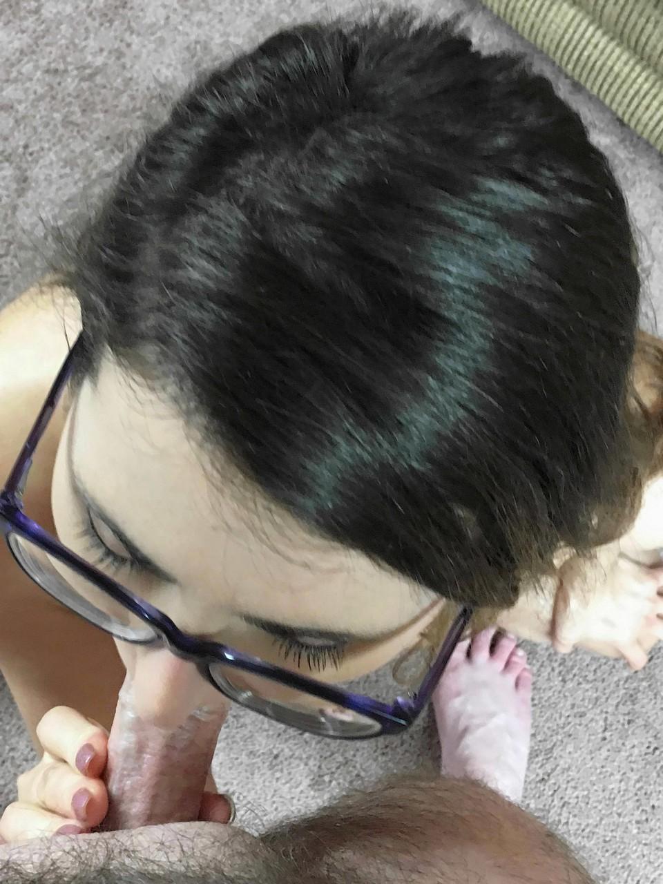 20P A vagabunda madura Helena Price fica totalmente nua e faz um boquete POV