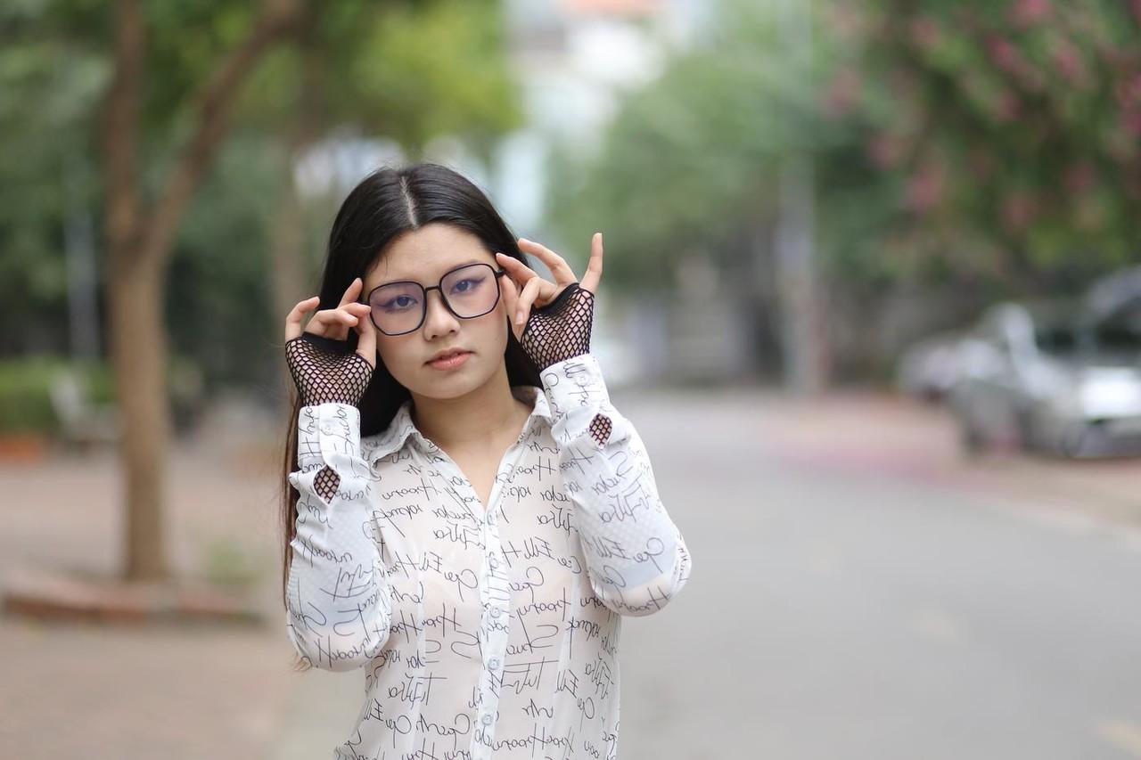 20P Nerdy Asian babe Natalia posing in her white blouse and denim shorts outside
