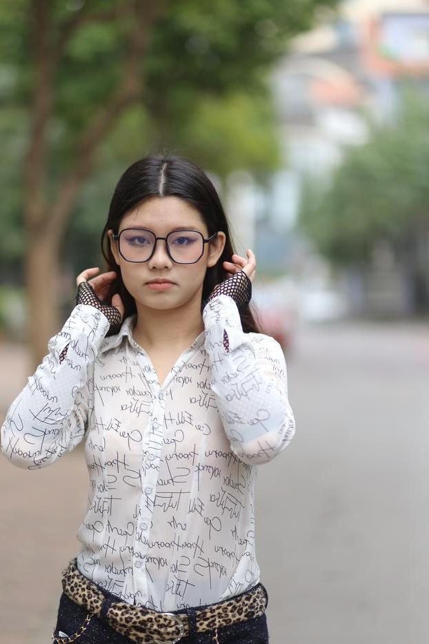 20P Nerdy Asian babe Natalia posing in her white blouse and denim shorts outside