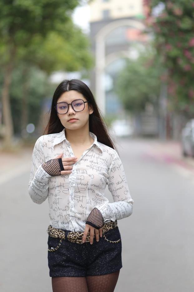 20P Nerdy Asian babe Natalia posing in her white blouse and denim shorts outside