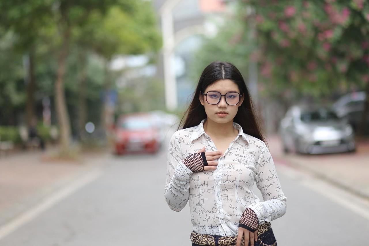 20P Nerdy Asian babe Natalia posing in her white blouse and denim shorts outside