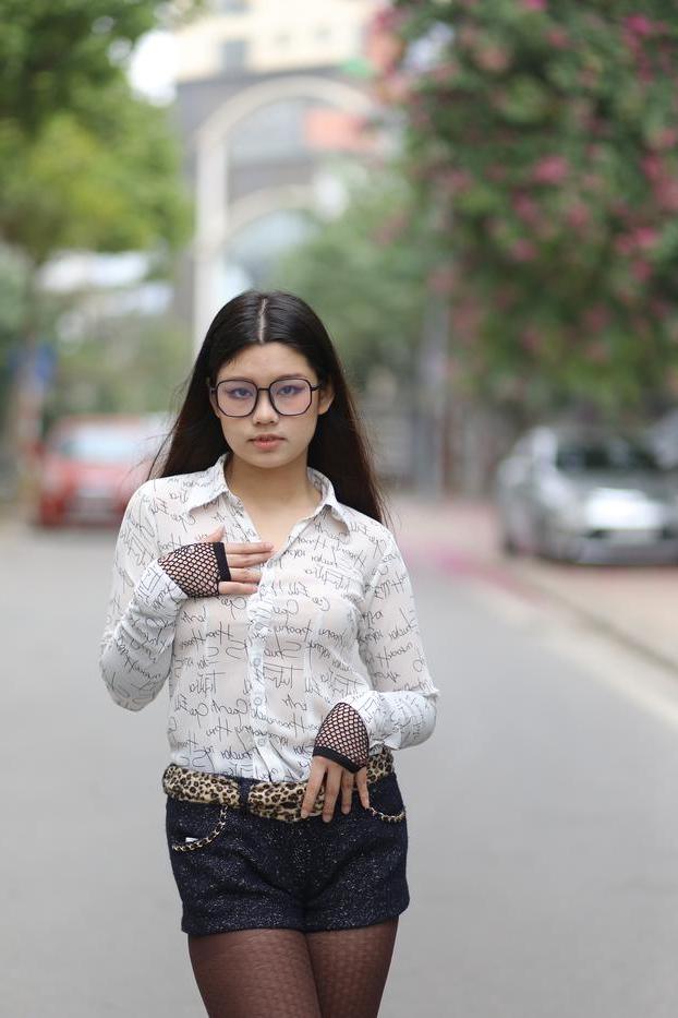 20P Nerdy Asian babe Natalia posing in her white blouse and denim shorts outside