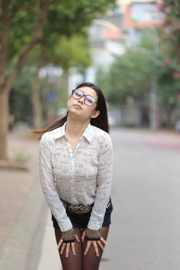 20P Nerdy Asian babe Natalia posing in her white blouse and denim shorts outside