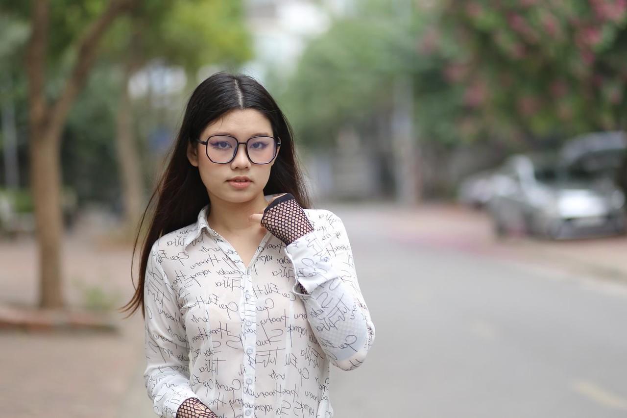 20P Nerdy Asian babe Natalia posing in her white blouse and denim shorts outside