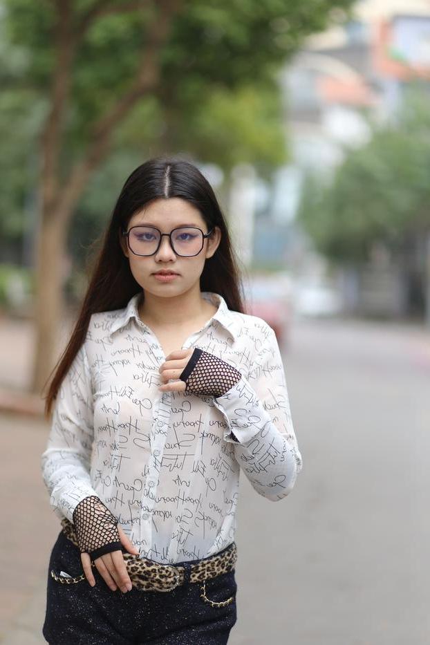 20P Nerdy Asian babe Natalia posing in her white blouse and denim shorts outside