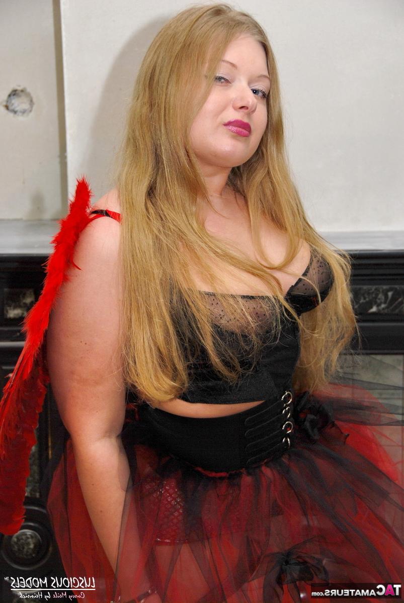 16P Thick chick Luscious Models looses her natural tits from a cute outfit