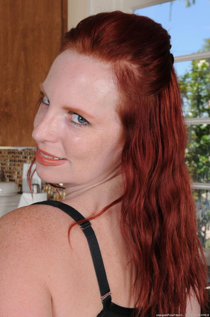 20P Stacked MILF Red Vixen shows off her big tits & spreads her yummy pussy