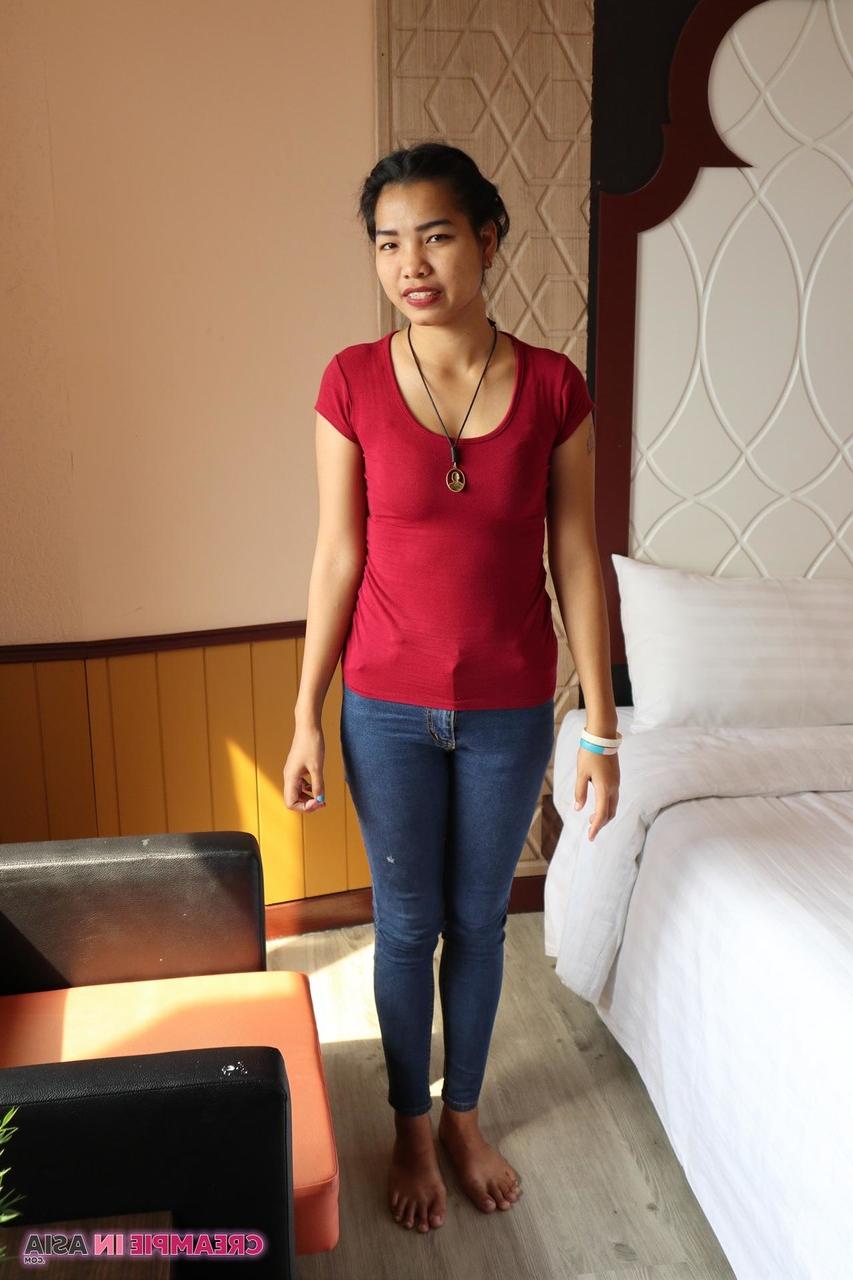 20P Pretty Asian doll Win strips at the casting and displays her curvy body