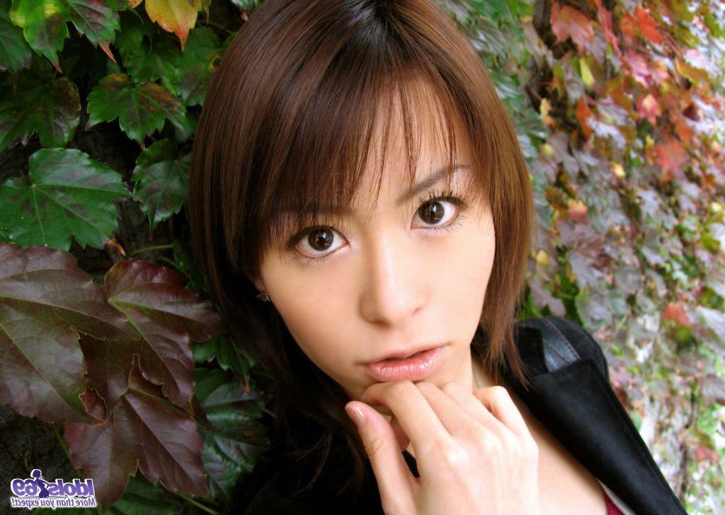 16P A adolescente japonesa Sumire vai para casa antes de ficar totalmente nua