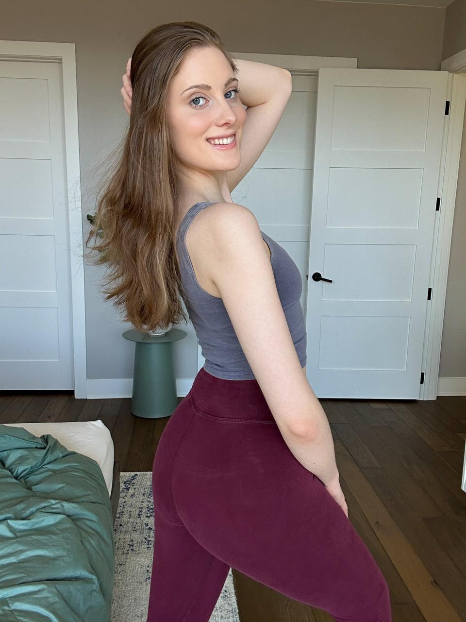 17P OnlyFans model Emily Belmontt shows off her big ass in a sexy compilation