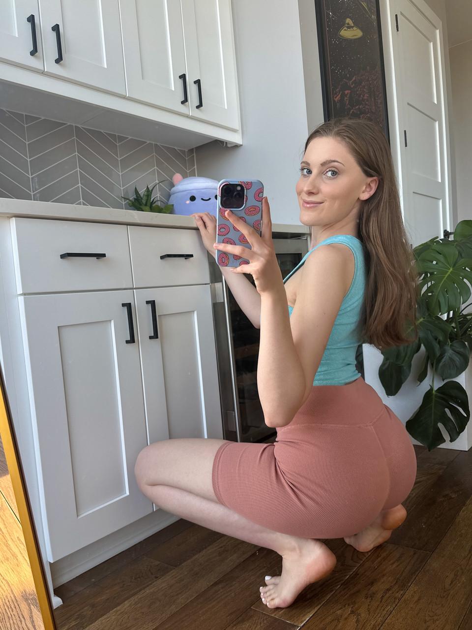 17P OnlyFans model Emily Belmontt shows off her big ass in a sexy compilation