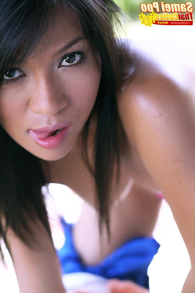 16P A linda garota tailandesa Samei Poo revela seu grande corpo usando luvas