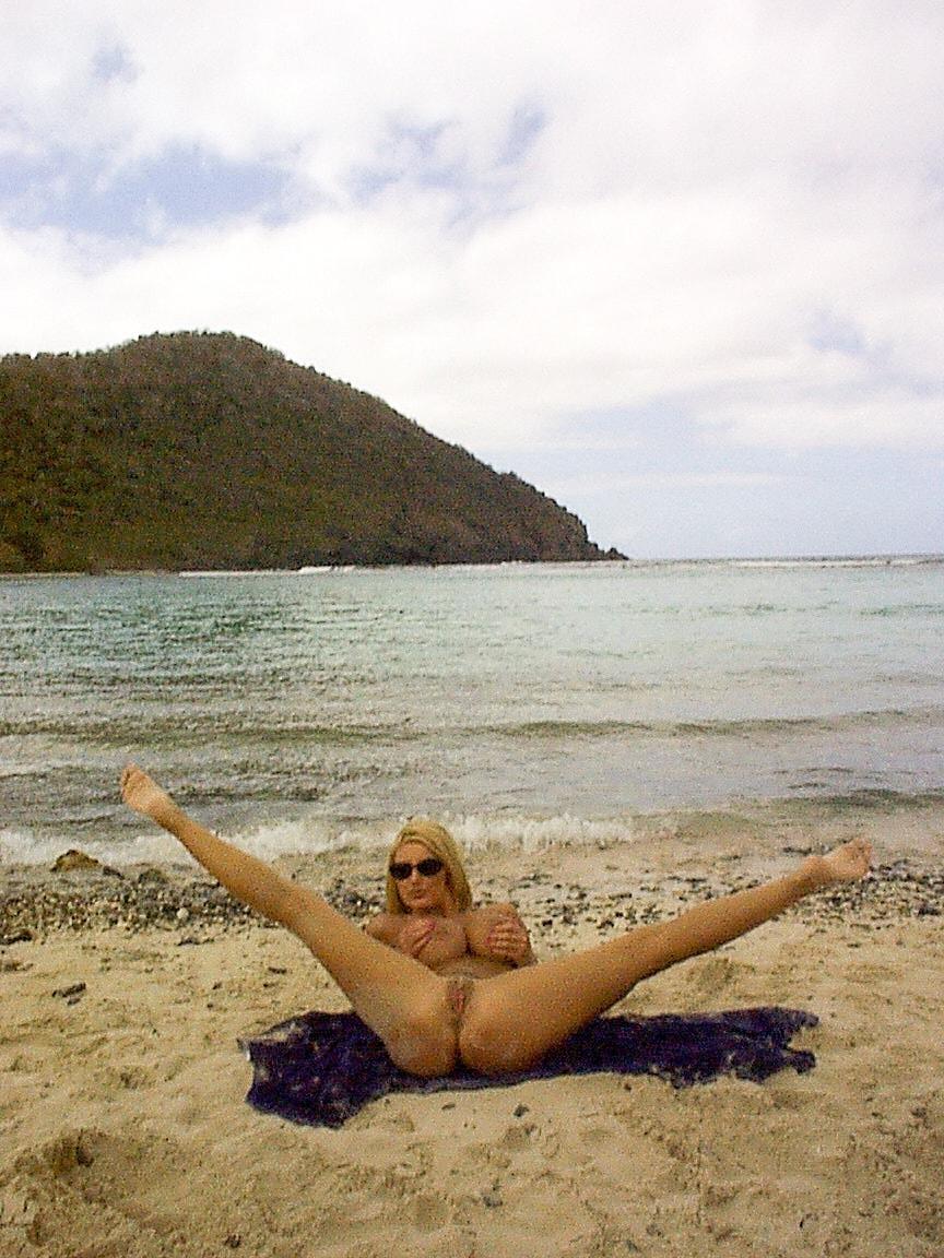 14P MILF with sunglasses Brittany Andrews shows her big ass and tits on the beach