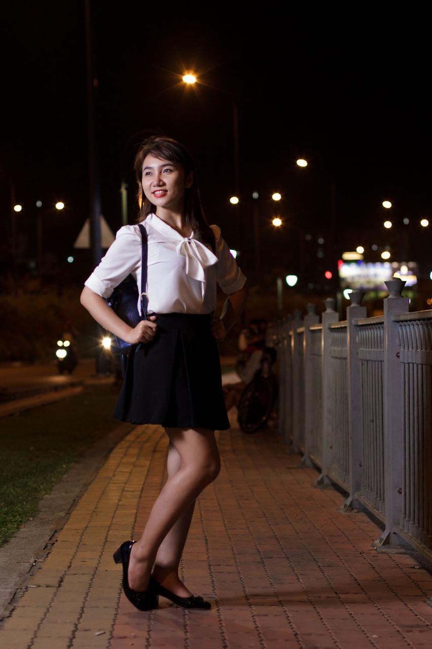20P Nena asiática glamorosa posando con sus trajes sexys en su compilación pública