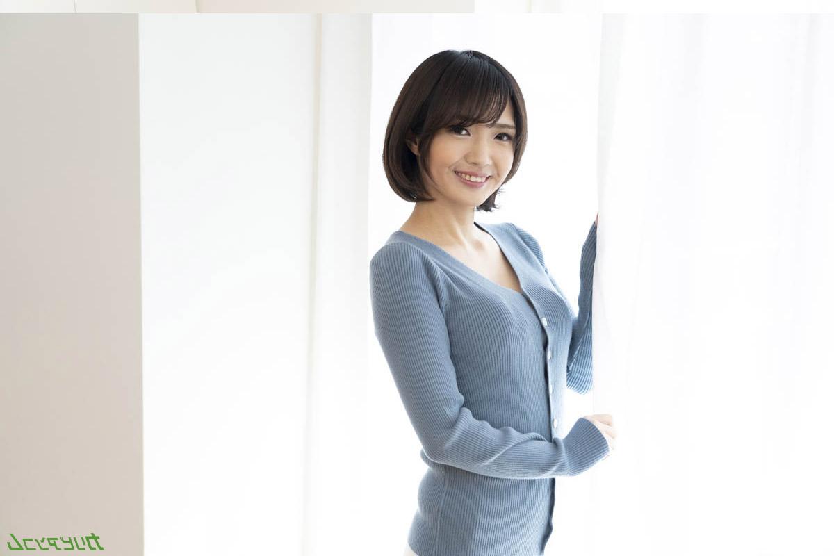 20P A esposa japonesa Hana Aoyama exibe seus peitos e é abalroada e enlouquecida