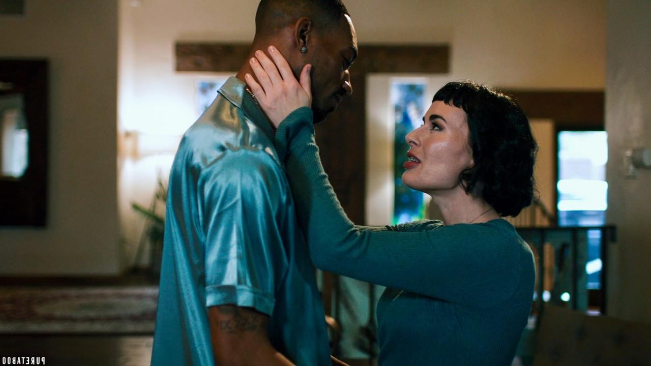 20P La chaude MILF Olive Glass se fait rôtir à la broche dans un trio avec des hommes noirs
