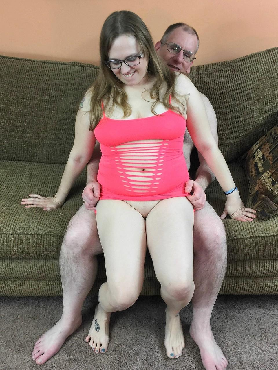 20P Fatty com óculos Alexsis Sweet é desossada em várias posições sexuais