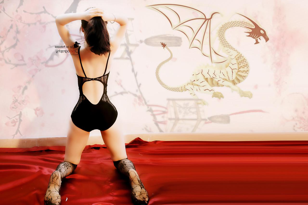 20P Linda gata mostra sua bunda apertada em uma compilação de lingerie sexy