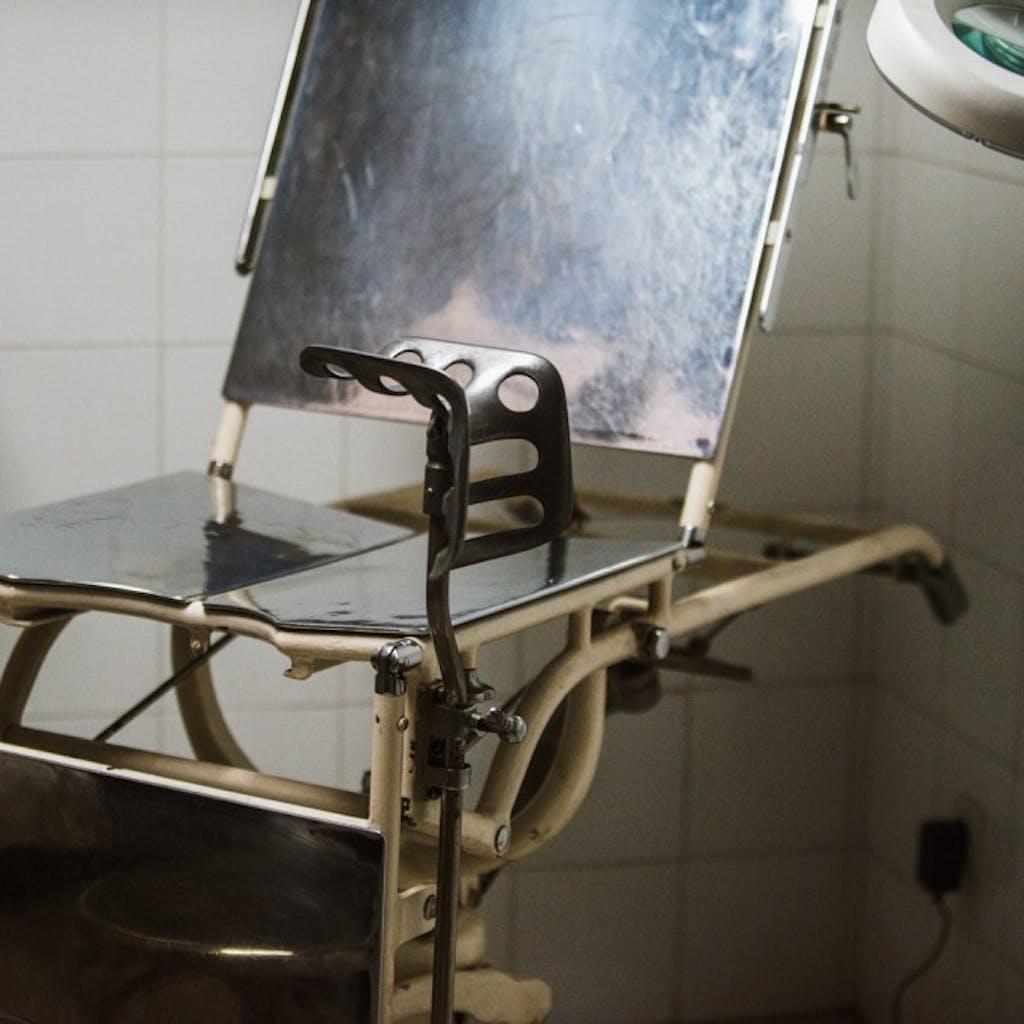 15P A gata amadora Vex Ashley é seduzida e fodida por um médico negro