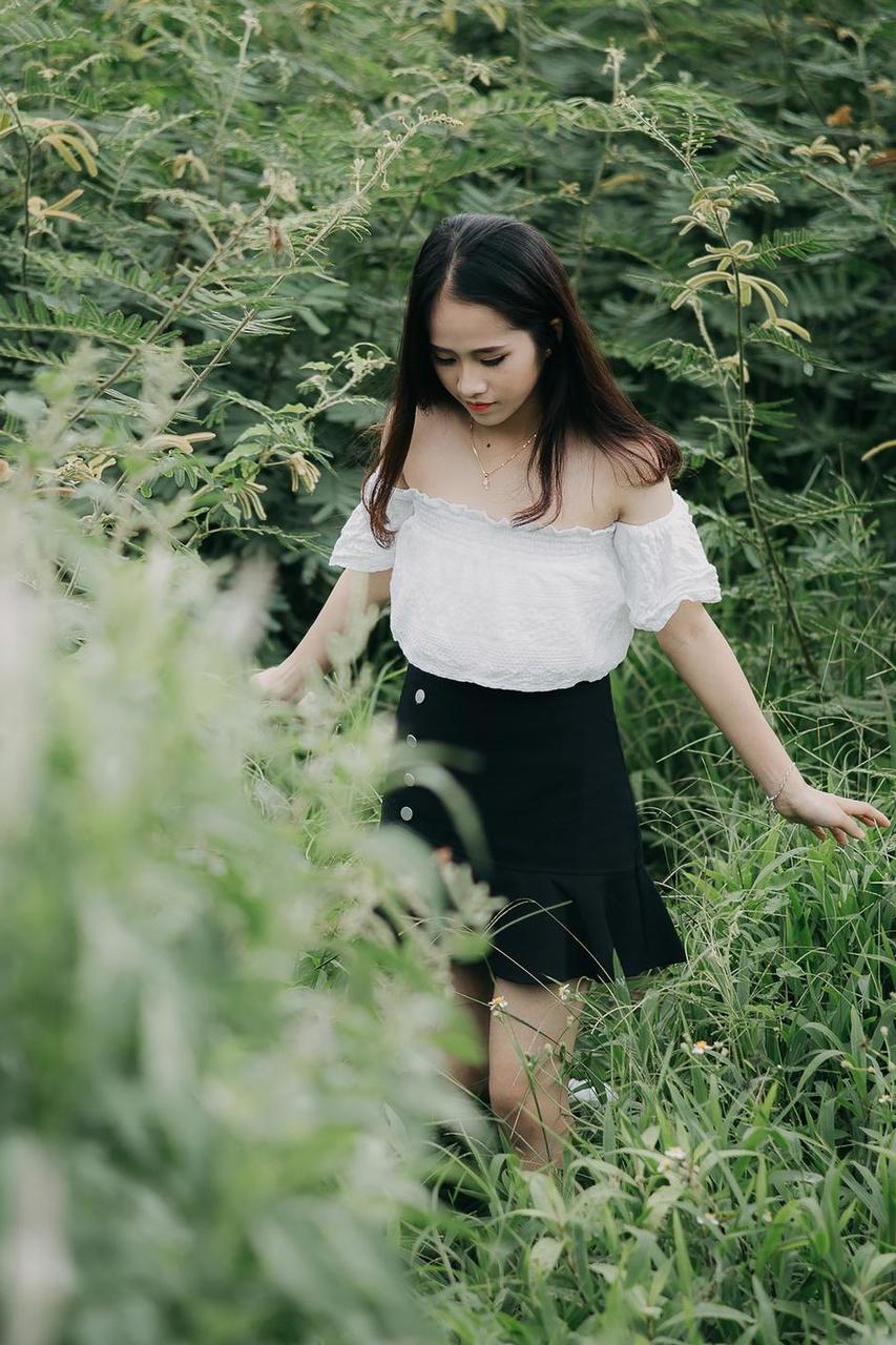 20P Innocent Asian model posing in her top, skirt and shoes outdoors