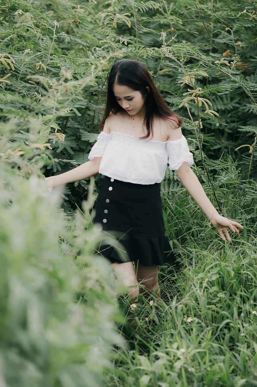 20P Innocent Asian model posing in her top, skirt and shoes outdoors