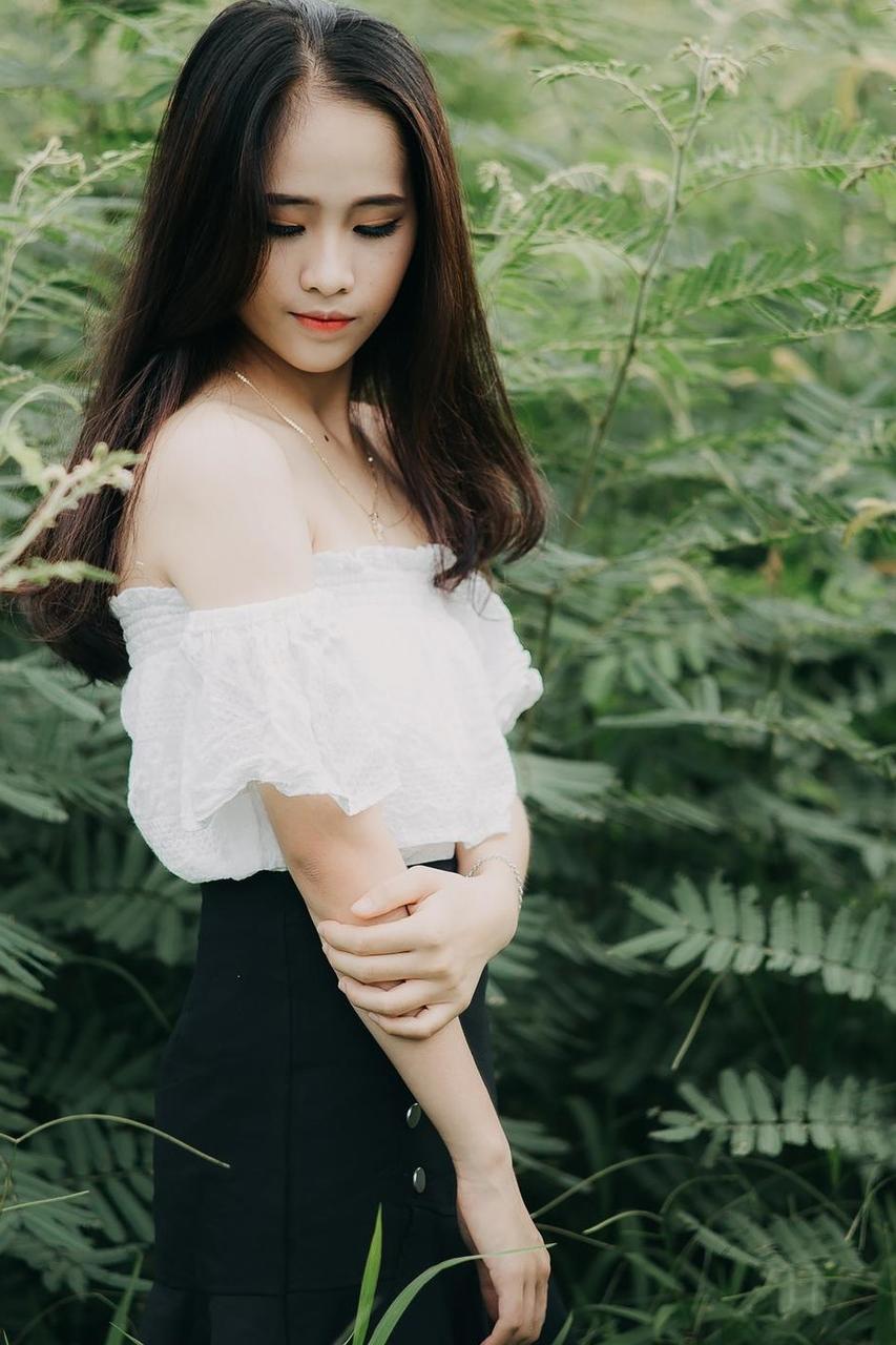 20P Innocent Asian model posing in her top, skirt and shoes outdoors