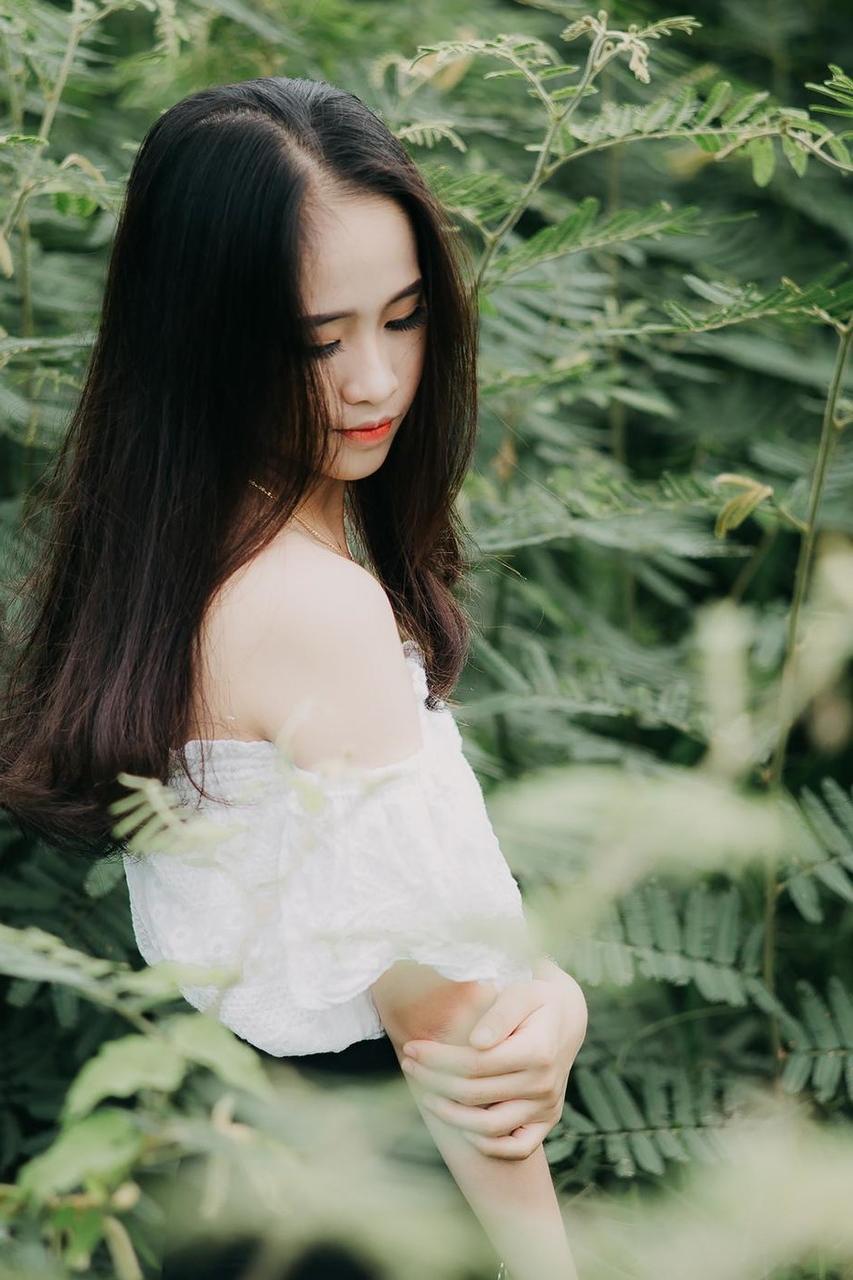 20P Innocent Asian model posing in her top, skirt and shoes outdoors