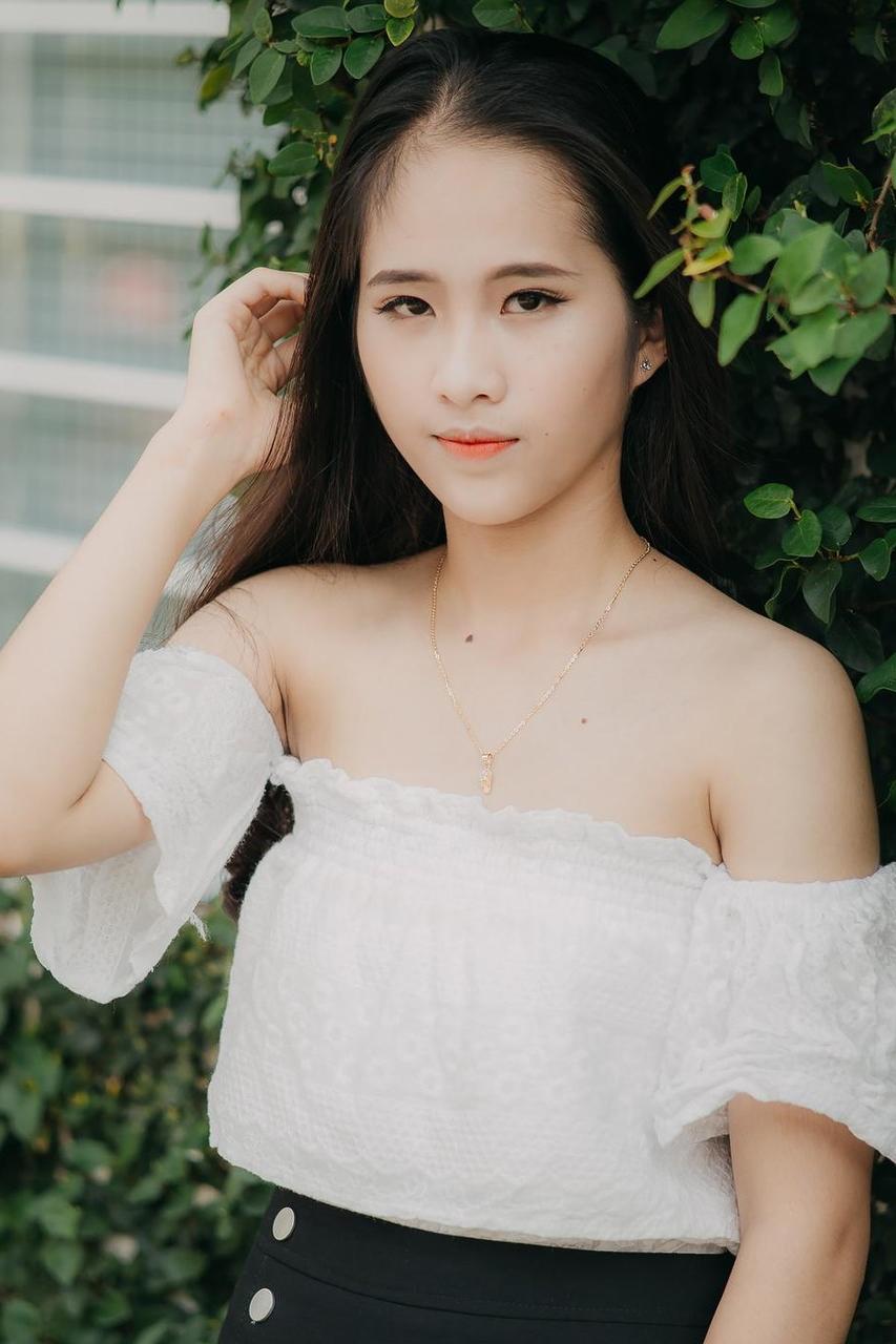 20P Innocent Asian model posing in her top, skirt and shoes outdoors