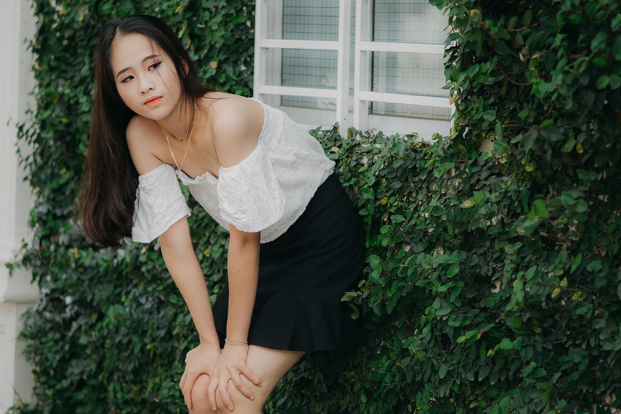20P Innocent Asian model posing in her top, skirt and shoes outdoors