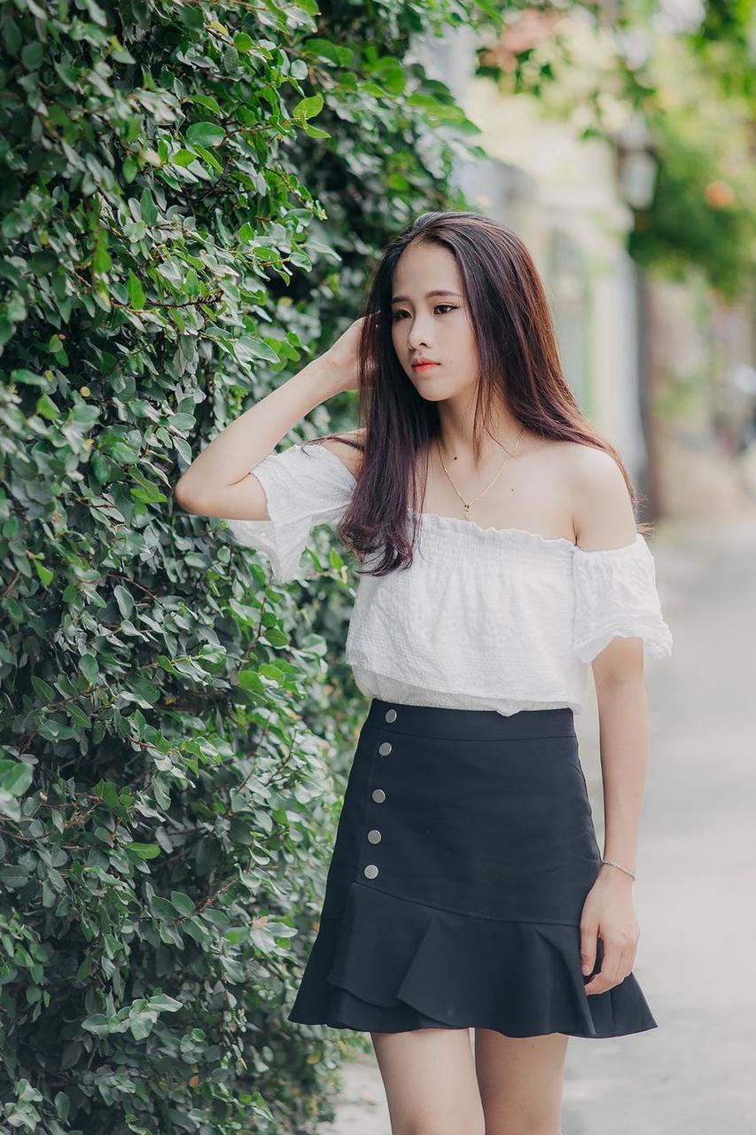 20P Innocent Asian model posing in her top, skirt and shoes outdoors