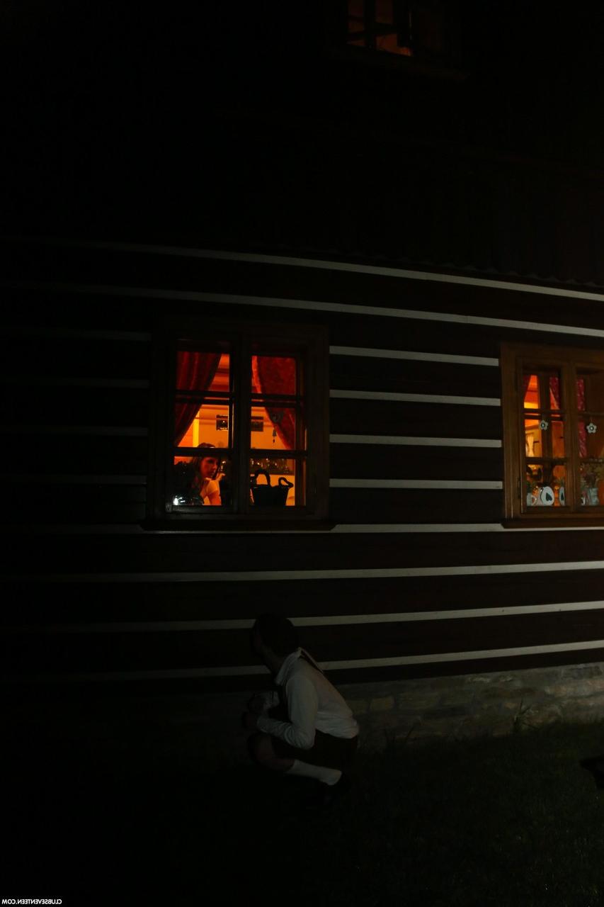 20P A gostosa Anabelle leva uma lambida de buceta e depois leva uma gozada depois de sexo hardcore