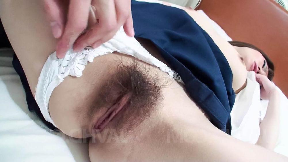 15P A japonesa peituda Miki Uemura tem os mamilos beliscados antes do sexo POV