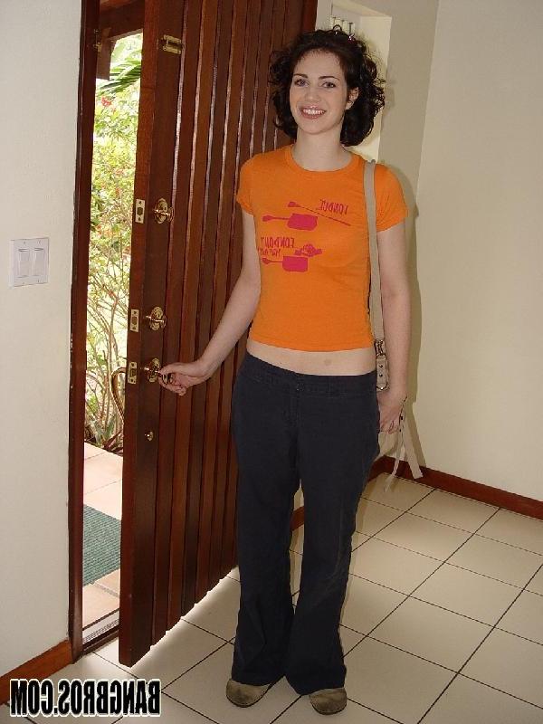 20P Smiley American Faith showing off her bubble booty in panties on the porch