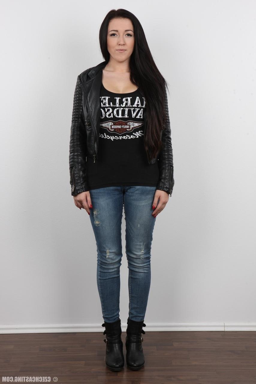 20P Garota tcheca de 19 anos começa a modelar nua para pagar as contas