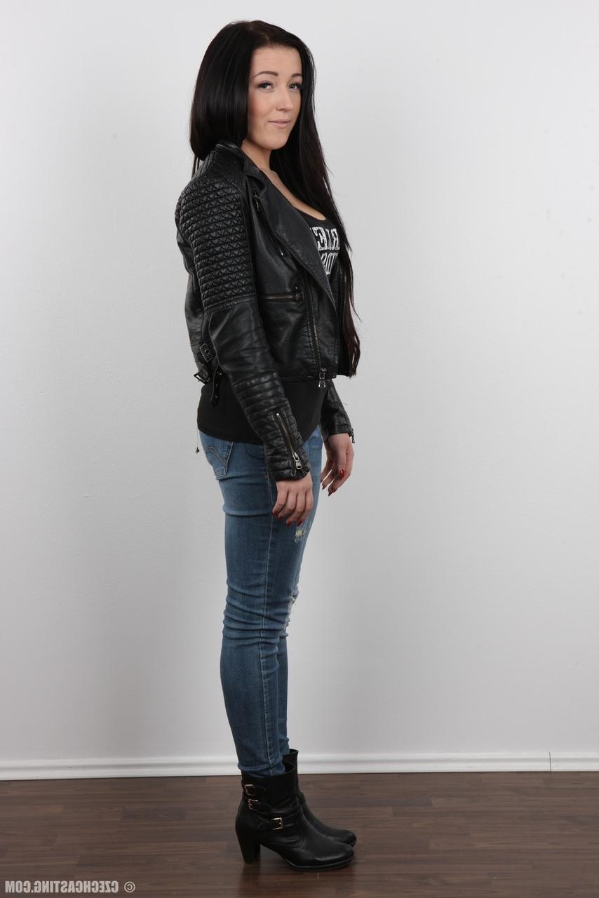 20P Garota tcheca de 19 anos começa a modelar nua para pagar as contas