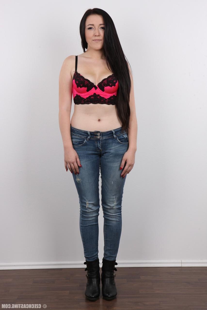 20P Garota tcheca de 19 anos começa a modelar nua para pagar as contas