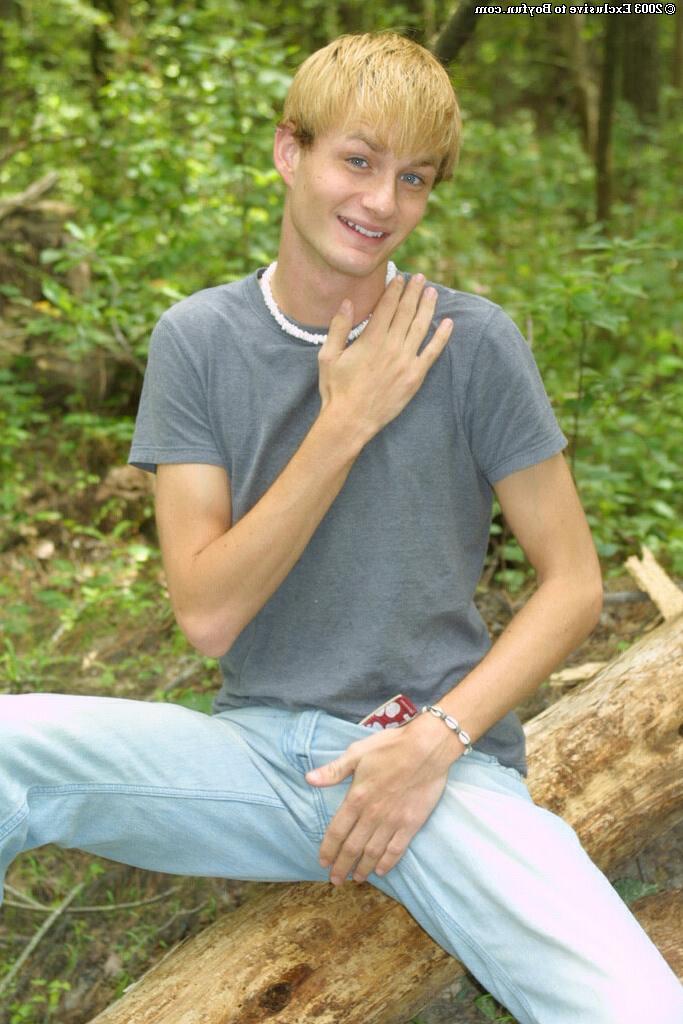 20P Skinny twink Bashtion strips naked and jerks off in a wild solo in the woods