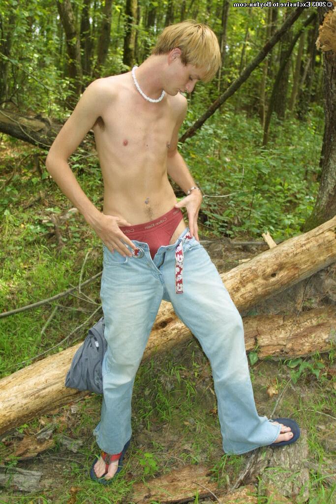20P Skinny twink Bashtion strips naked and jerks off in a wild solo in the woods
