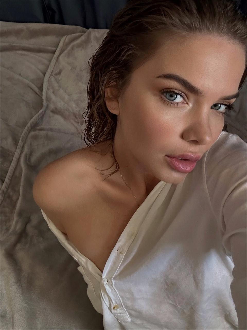 19P Glamour gata mostra seu grande saque e seus lindos peitos em lingerie