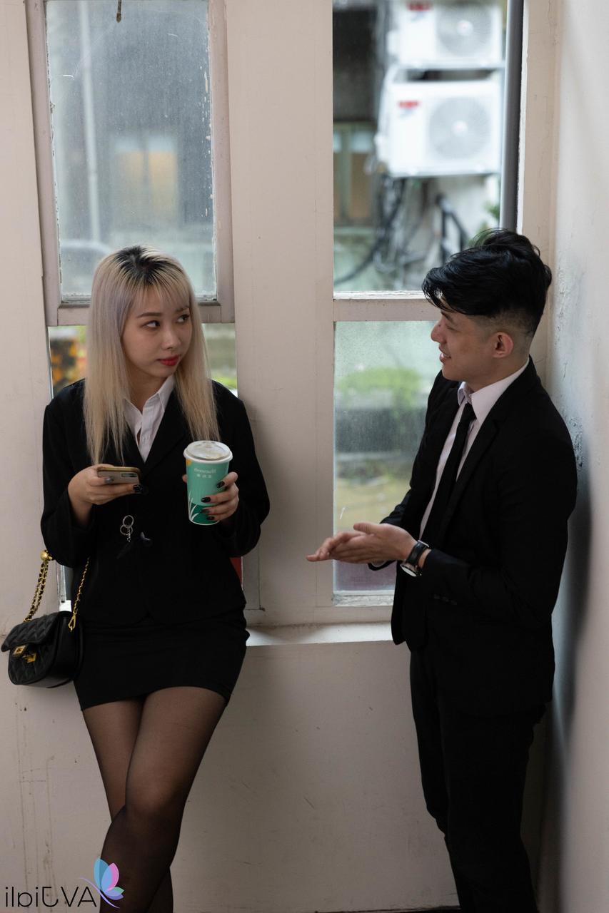 20P La patronne chinoise Wang Yixin donne une excellente leçon de sexe à son employé