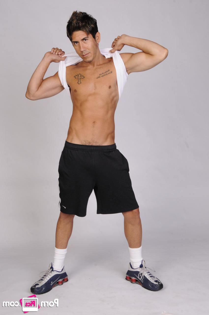 20P Os amigos gays Justin Blayde e Jack Spade tiram a roupa e desfrutam de sexo oral quente