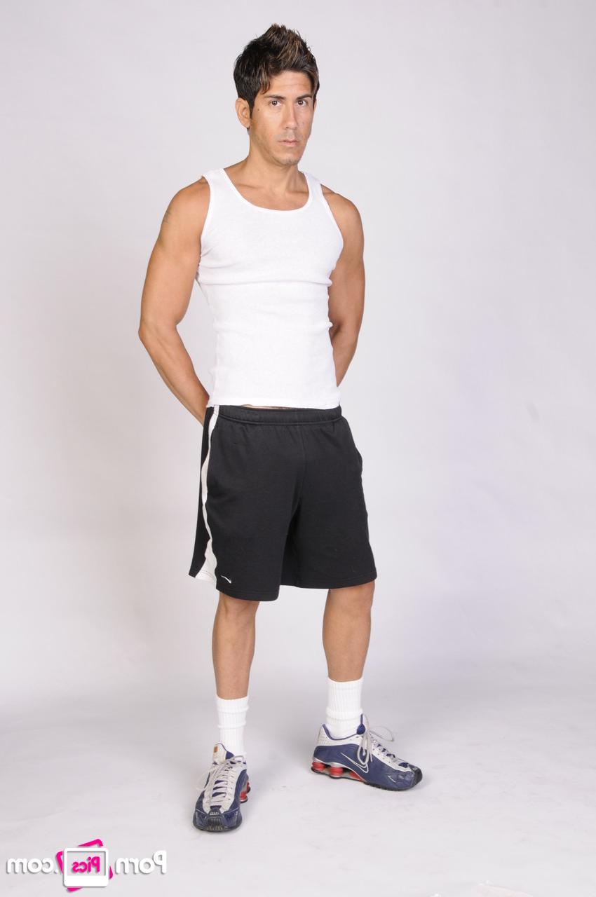 20P Os amigos gays Justin Blayde e Jack Spade tiram a roupa e desfrutam de sexo oral quente