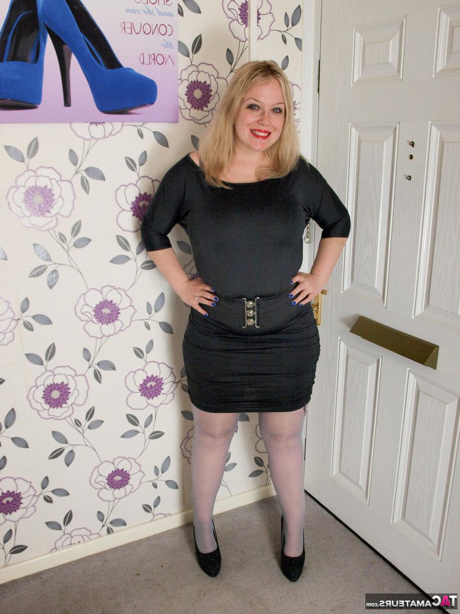 16P British fatty Sindy Bust goes topless while wearing a garter belt and nylons