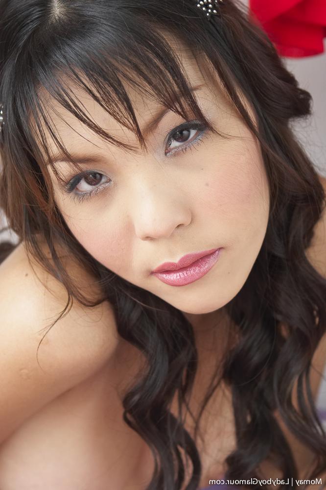 15P Ladyboy Glamour con fotos de desnudos de Momay