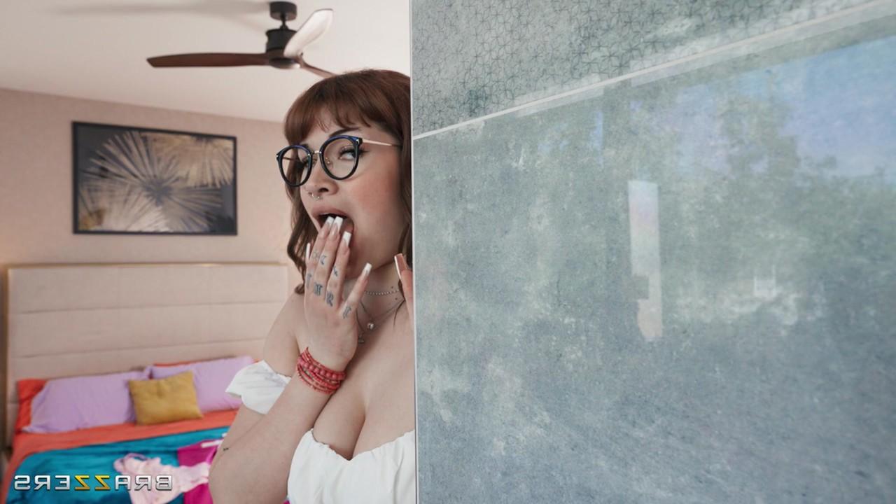 20P Adolescente ruiva sexy de óculos Danielle Renae cavalga um enorme pau preto