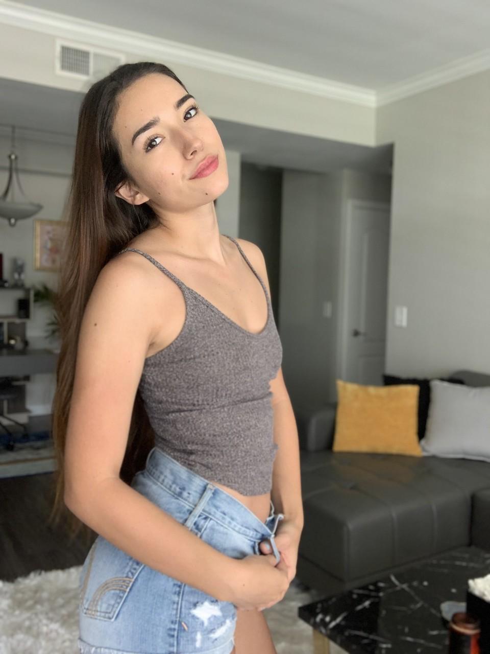 13P Gorgeous OnlyFans cam model Samly Puff flaunts her big ass wearing shorts