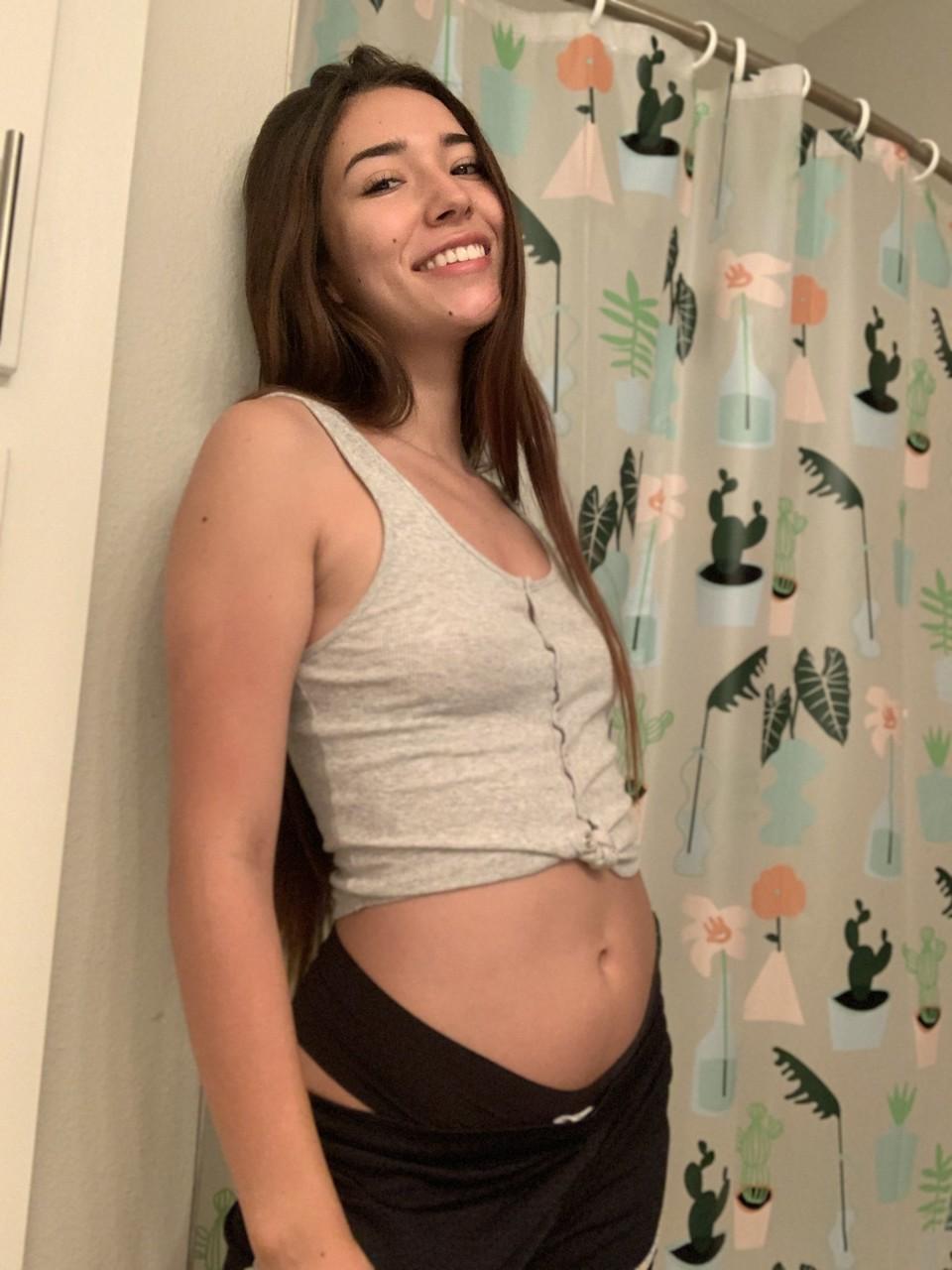 13P Gorgeous OnlyFans cam model Samly Puff flaunts her big ass wearing shorts