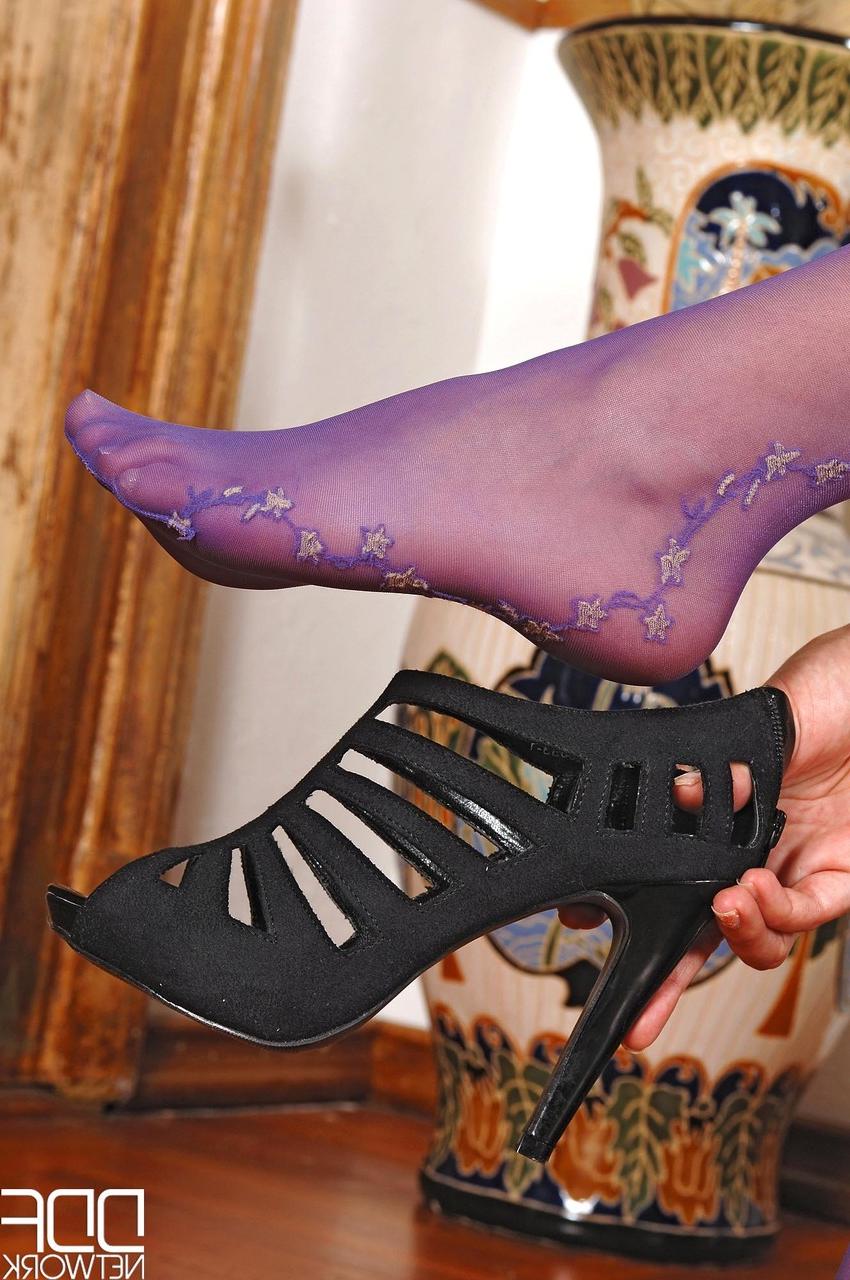 20P Piernas y pies calientes naomi