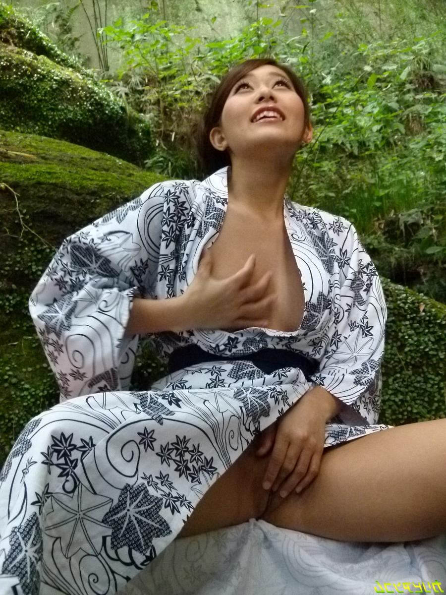20P Petite Asian goddess Aoi Mizuno enjoying a fantastic outdoor threesome