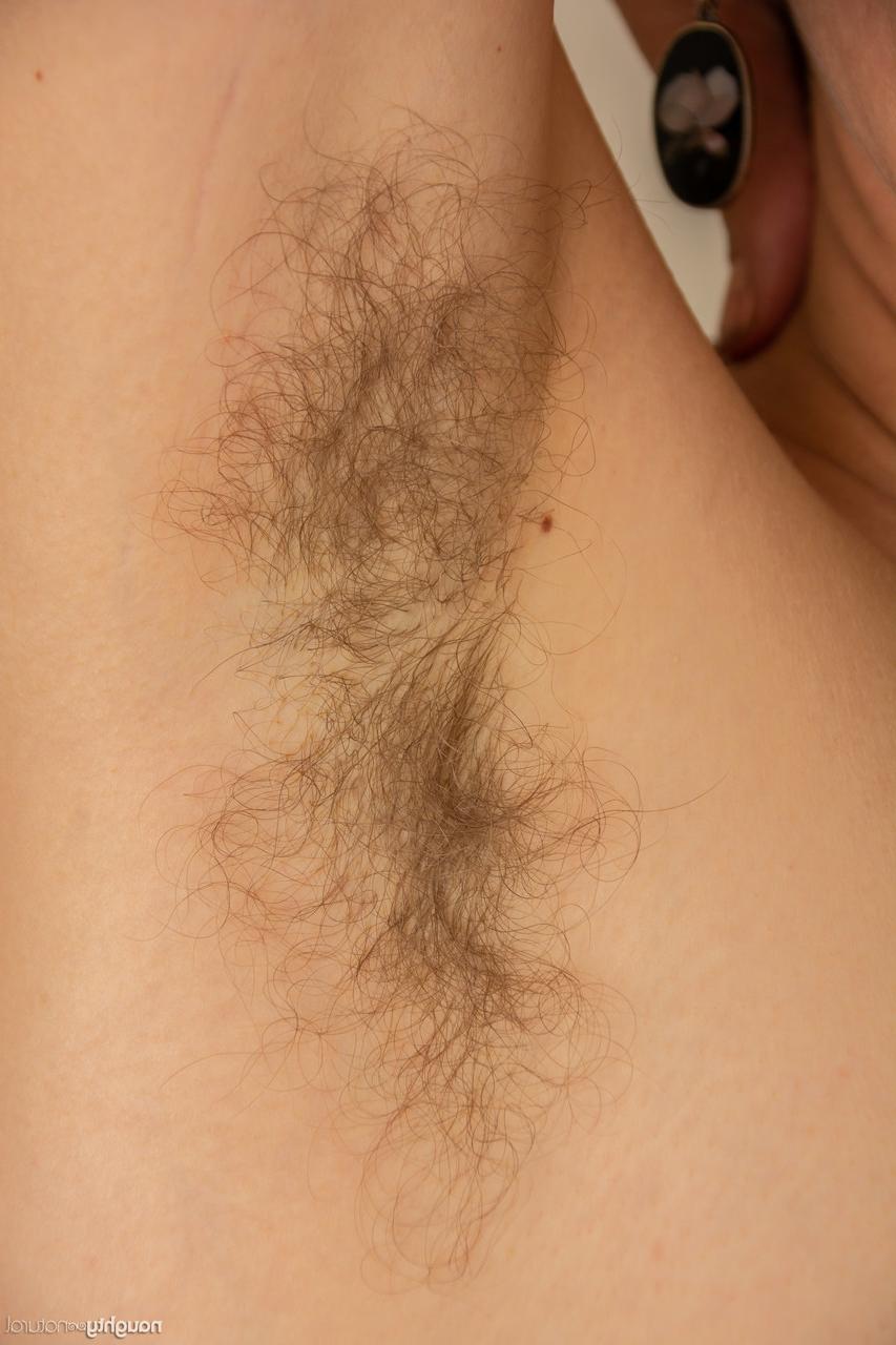 20P Curvy amateur Cookie peels off her outfit & displays her hairy pussy up close